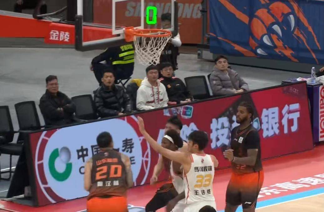 赛地聚焦：CBA常规赛国际比赛日热度飙升；山东男篮强势反弹；管理层满意；身体对抗强度拉满的简单介绍-爱游戏娱乐